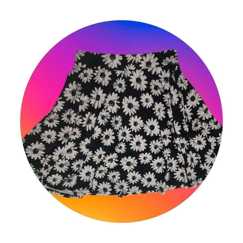 SO Skater‎ Skirt Small Cute Flowy Black & White Daisy
